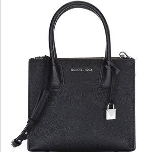 Black Micheal kors purse!